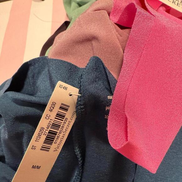 Victoria's Secret no show Cheeky Panties - Picture 6 of 6